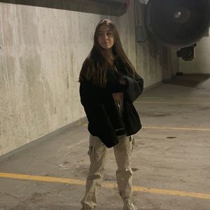 Meet your Posher, Alexia